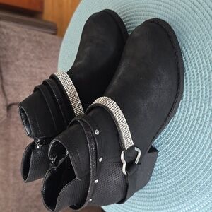 POP GIRLS BRAND BLACK ANKLE BOOTS WITH SILVER BLING SPARKLES SIZE 2